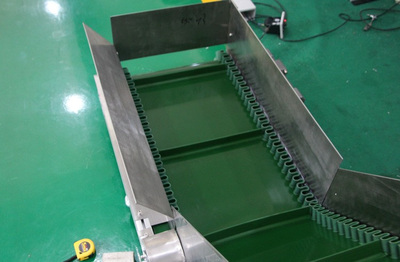 即加裙邊擋板又加鍍鋅擋邊Z字形爬坡輸送機