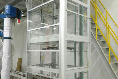 垂直提升輸送機